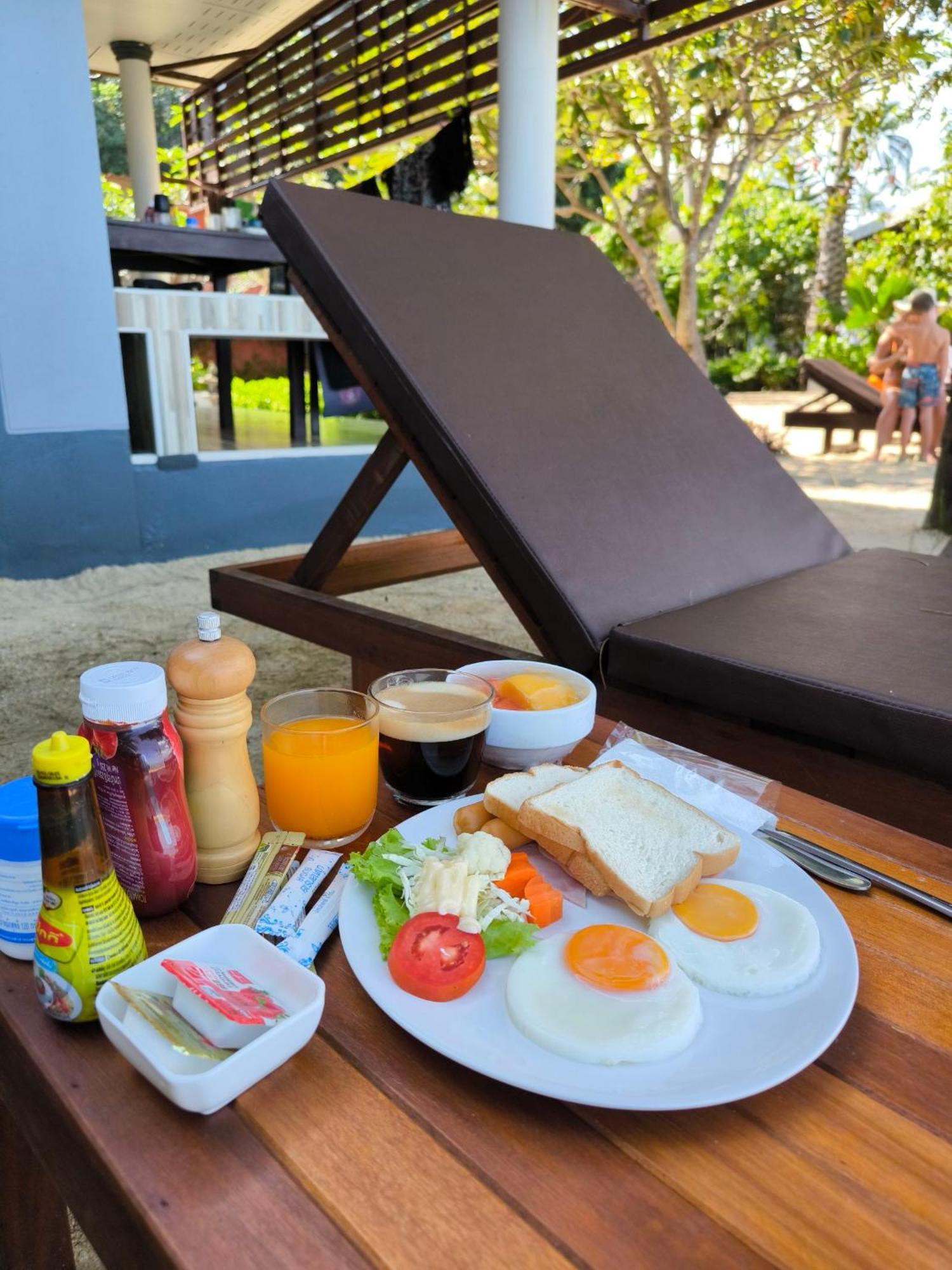 Maenam Villa Hotel Mae Nam Buitenkant foto